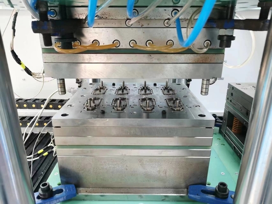 Silicone liquido Stampaggio ad iniezione LSR Plastica CNC EDM Cavità multiple