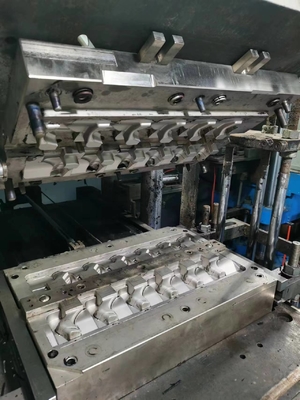 Silicone liquido Stampaggio ad iniezione LSR Plastica CNC EDM Cavità multiple