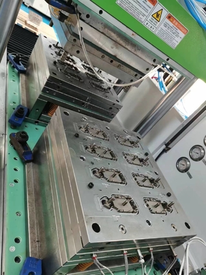 Silicone liquido Stampaggio ad iniezione LSR Plastica CNC EDM Cavità multiple